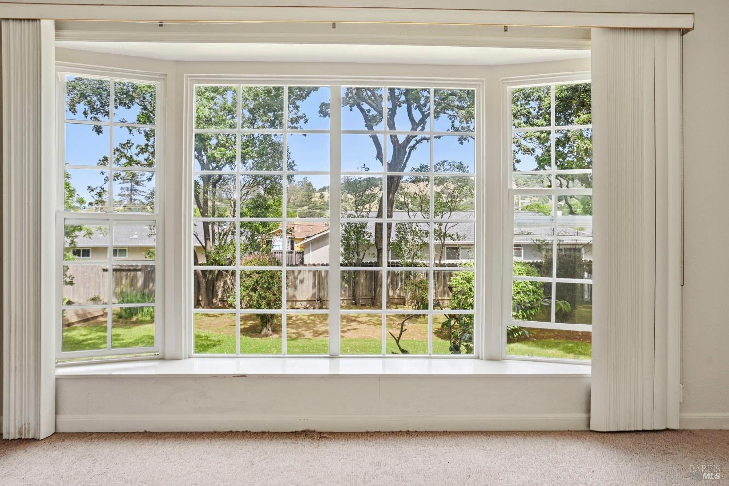 Detail Gallery Image 7 of 27 For 8 Lawrence Dr, Novato,  CA 94945 - 2 Beds | 1 Baths