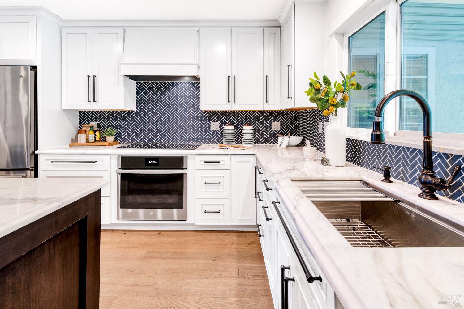 Detail Gallery Image 12 of 37 For 13 Woodland Ct, Novato,  CA 94947 - 4 Beds | 2 Baths