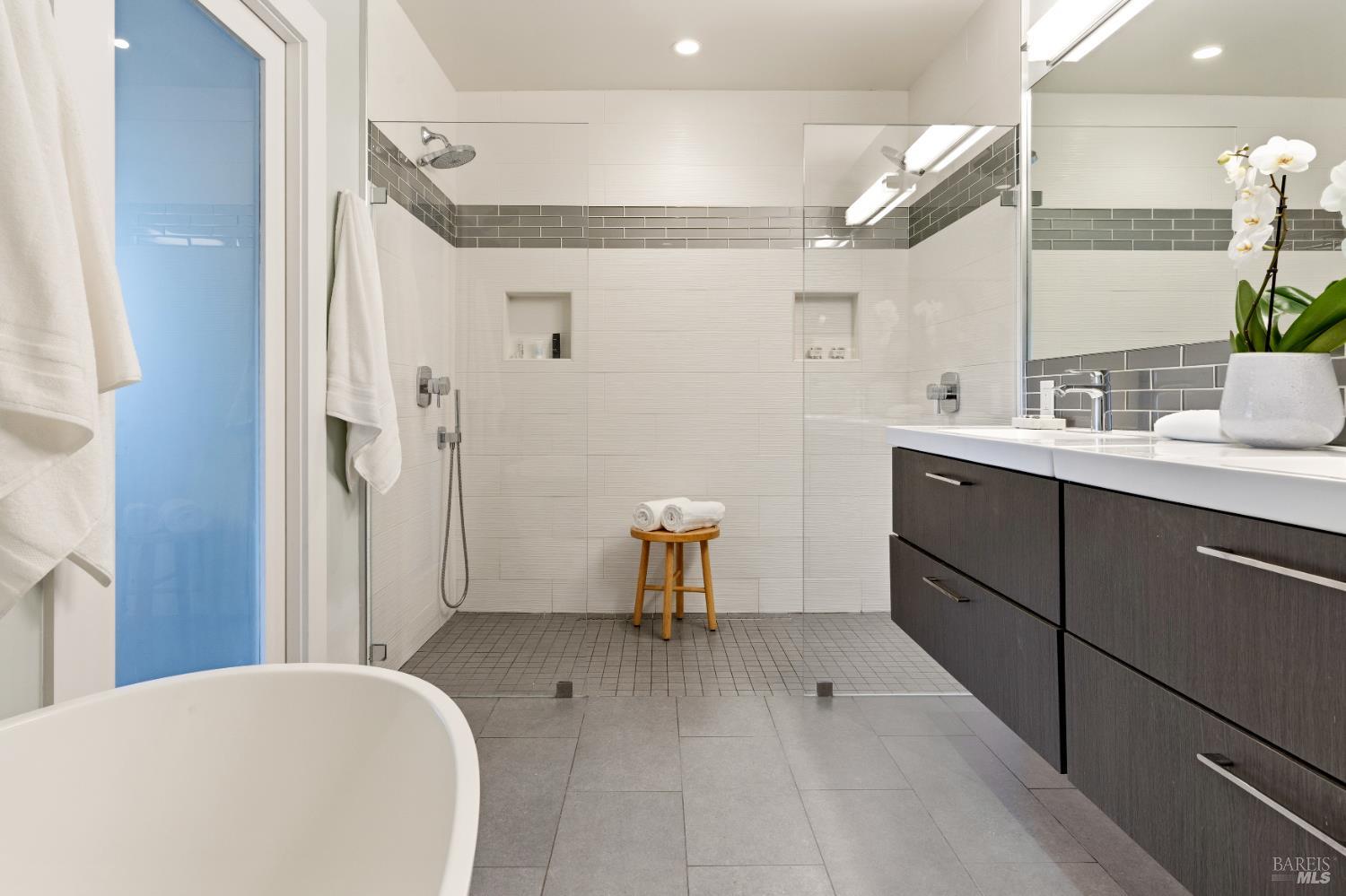 Detail Gallery Image 34 of 62 For 183 Reservoir Rd, San Rafael,  CA 94901 - 6 Beds | 6 Baths