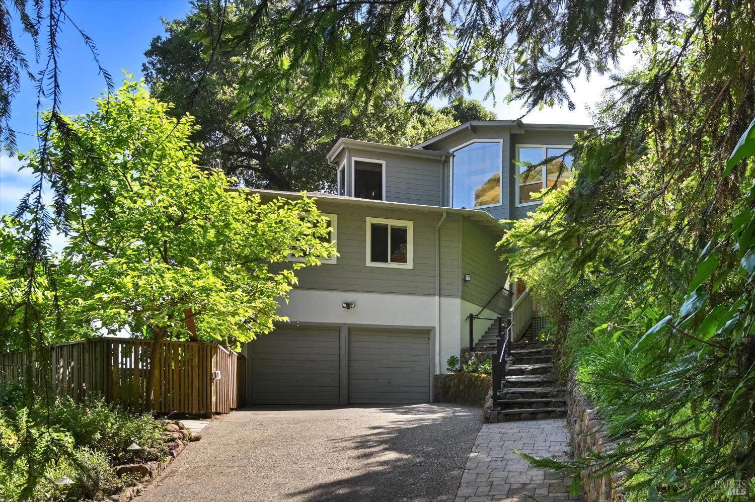 Detail Gallery Image 7 of 35 For 17 Redwood Drive Dr, San Rafael,  CA 94901 - 3 Beds | 3 Baths