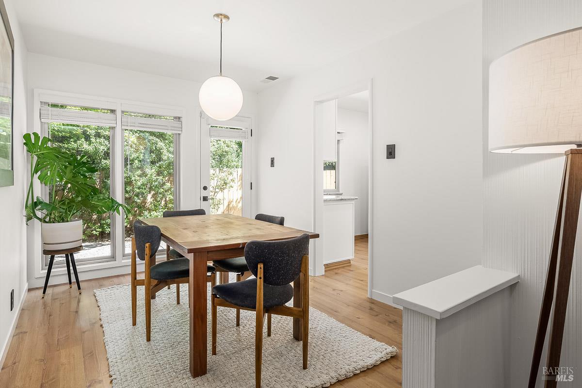 Detail Gallery Image 9 of 36 For 406 Corrillo Dr, San Rafael,  CA 94903 - 3 Beds | 2 Baths