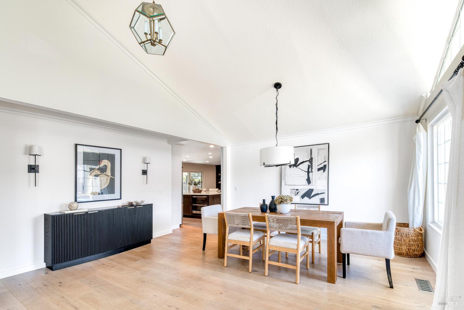 Detail Gallery Image 6 of 37 For 13 Woodland Ct, Novato,  CA 94947 - 4 Beds | 2 Baths