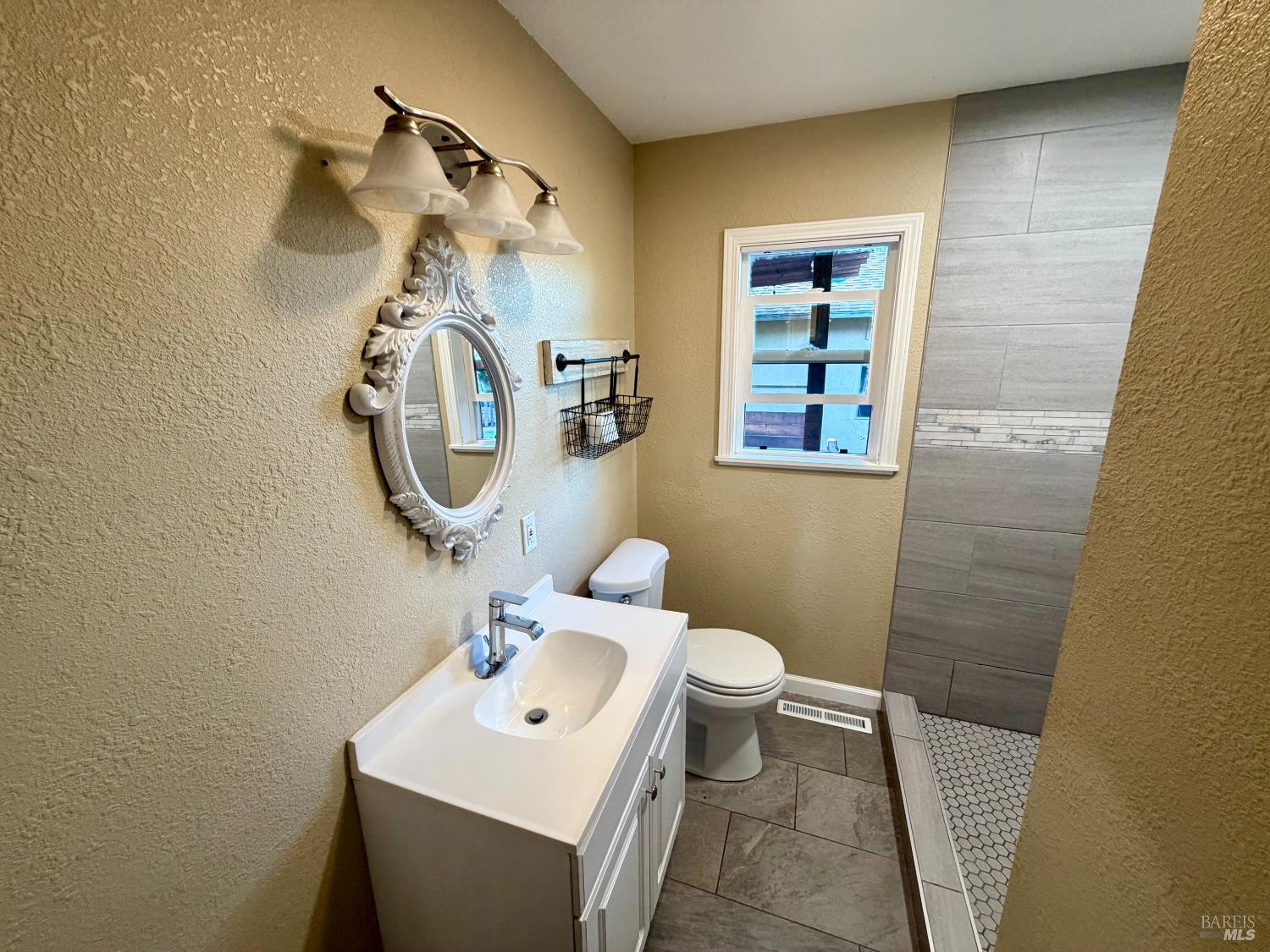 Detail Gallery Image 9 of 20 For 1124 Shetler Ave, Napa,  CA 94559 - 4 Beds | 2 Baths