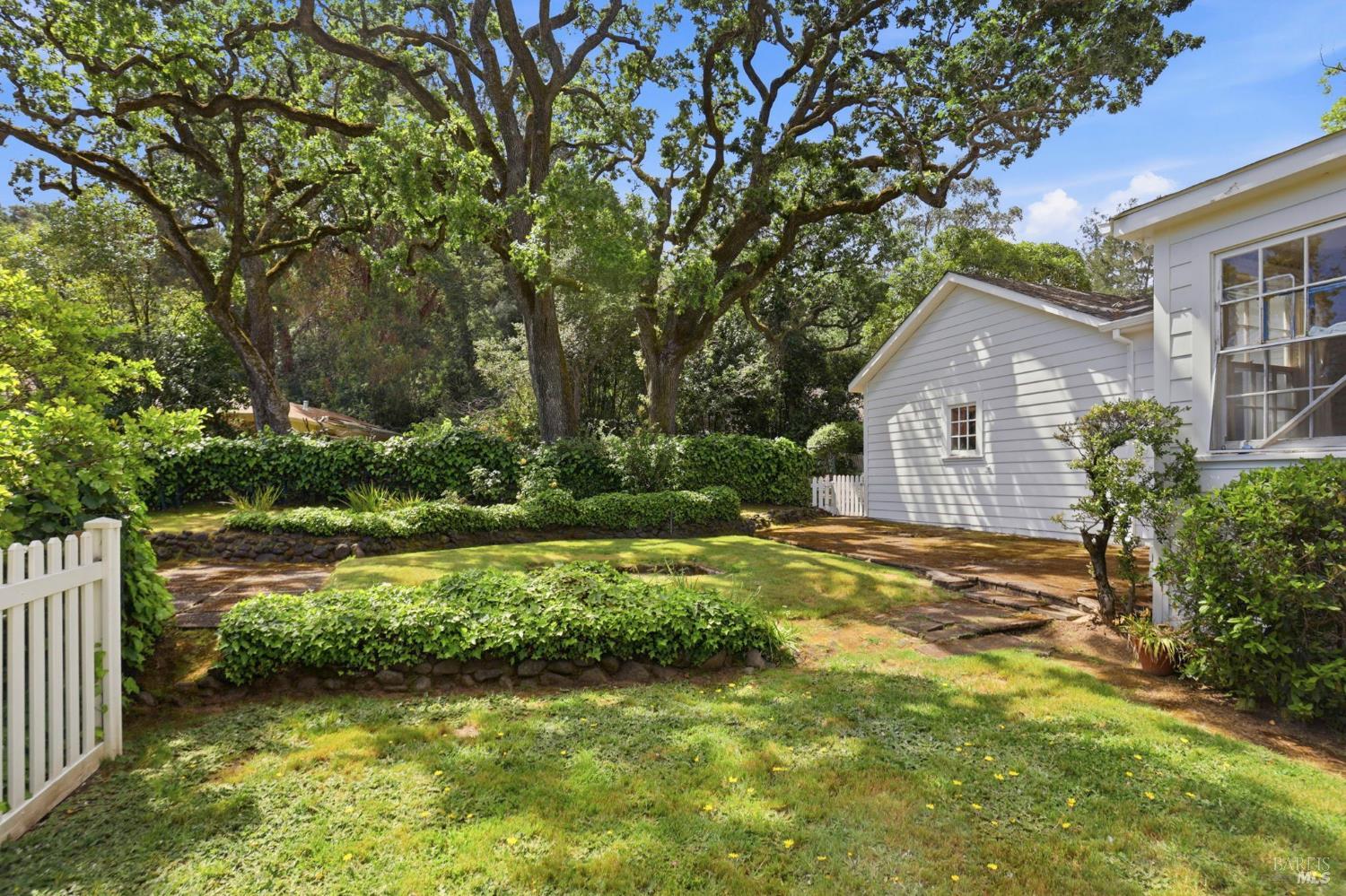 Detail Gallery Image 22 of 27 For 8 Lawrence Dr, Novato,  CA 94945 - 2 Beds | 1 Baths