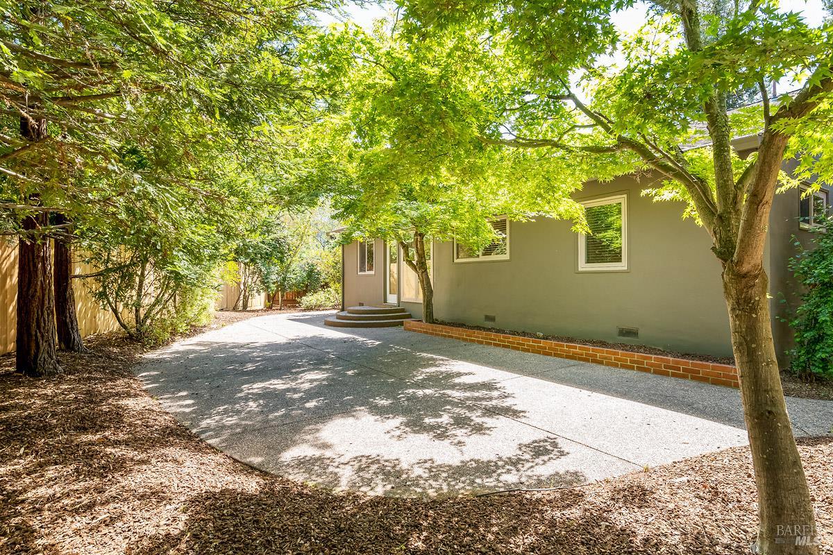 Detail Gallery Image 27 of 36 For 406 Corrillo Dr, San Rafael,  CA 94903 - 3 Beds | 2 Baths