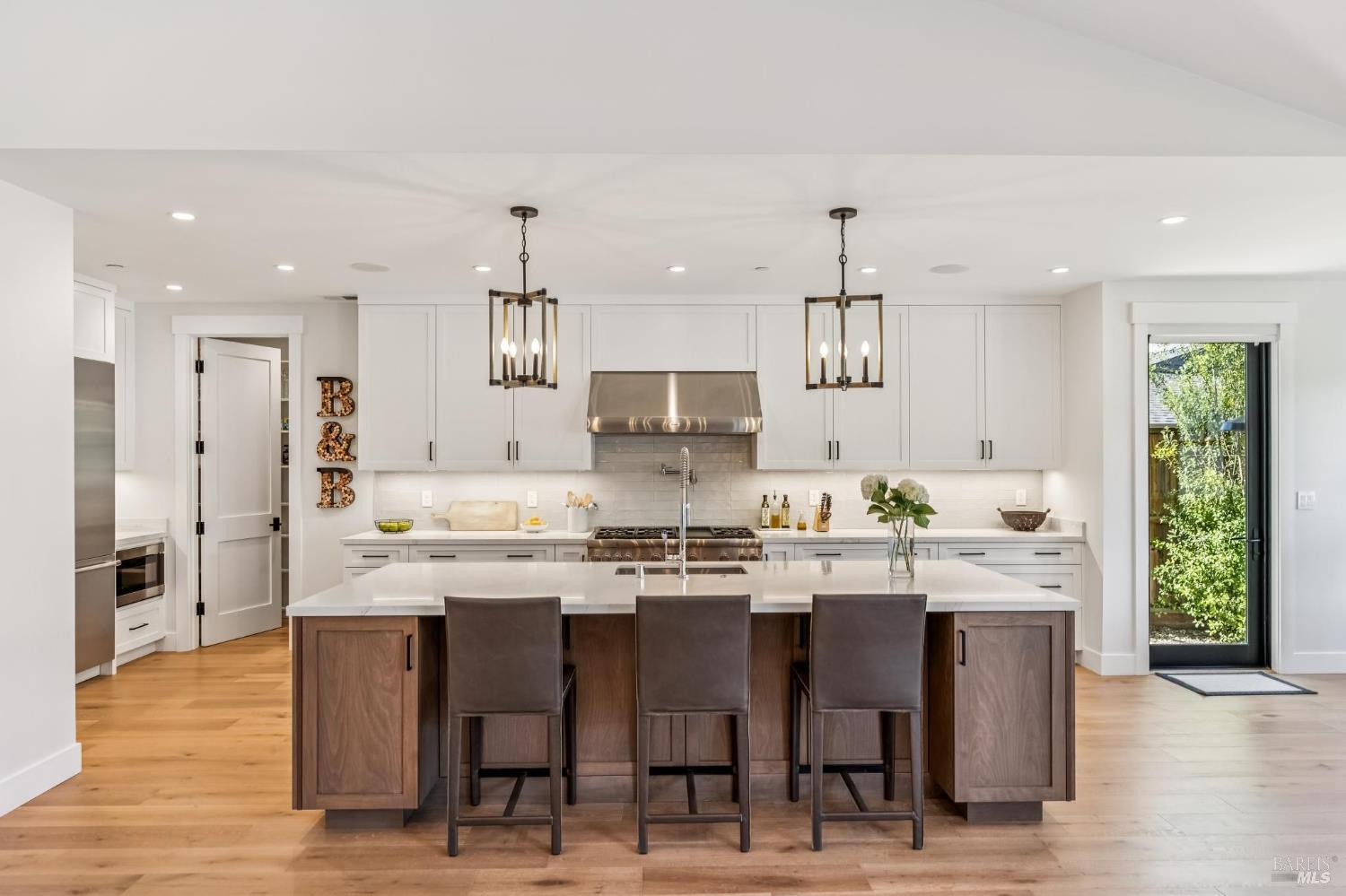 Detail Gallery Image 11 of 44 For 85 Harriet Way, Tiburon,  CA 94920 - 4 Beds | 2/1 Baths