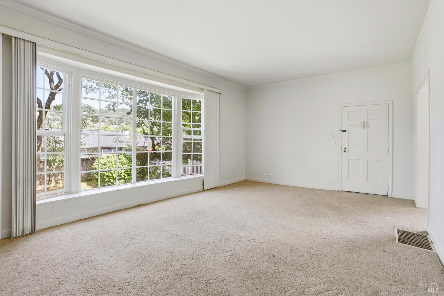 Detail Gallery Image 8 of 27 For 8 Lawrence Dr, Novato,  CA 94945 - 2 Beds | 1 Baths