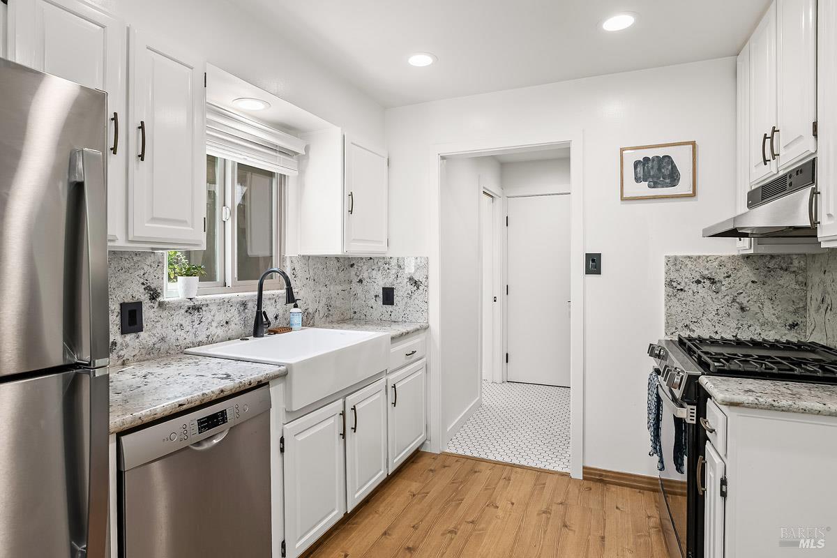 Detail Gallery Image 12 of 36 For 406 Corrillo Dr, San Rafael,  CA 94903 - 3 Beds | 2 Baths