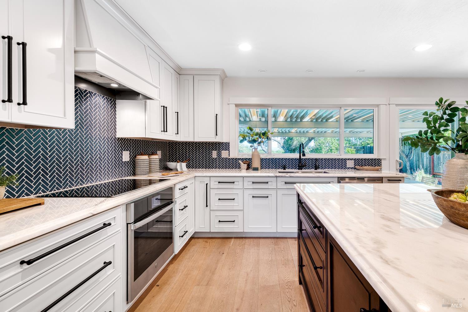 Detail Gallery Image 9 of 37 For 13 Woodland Ct, Novato,  CA 94947 - 4 Beds | 2 Baths