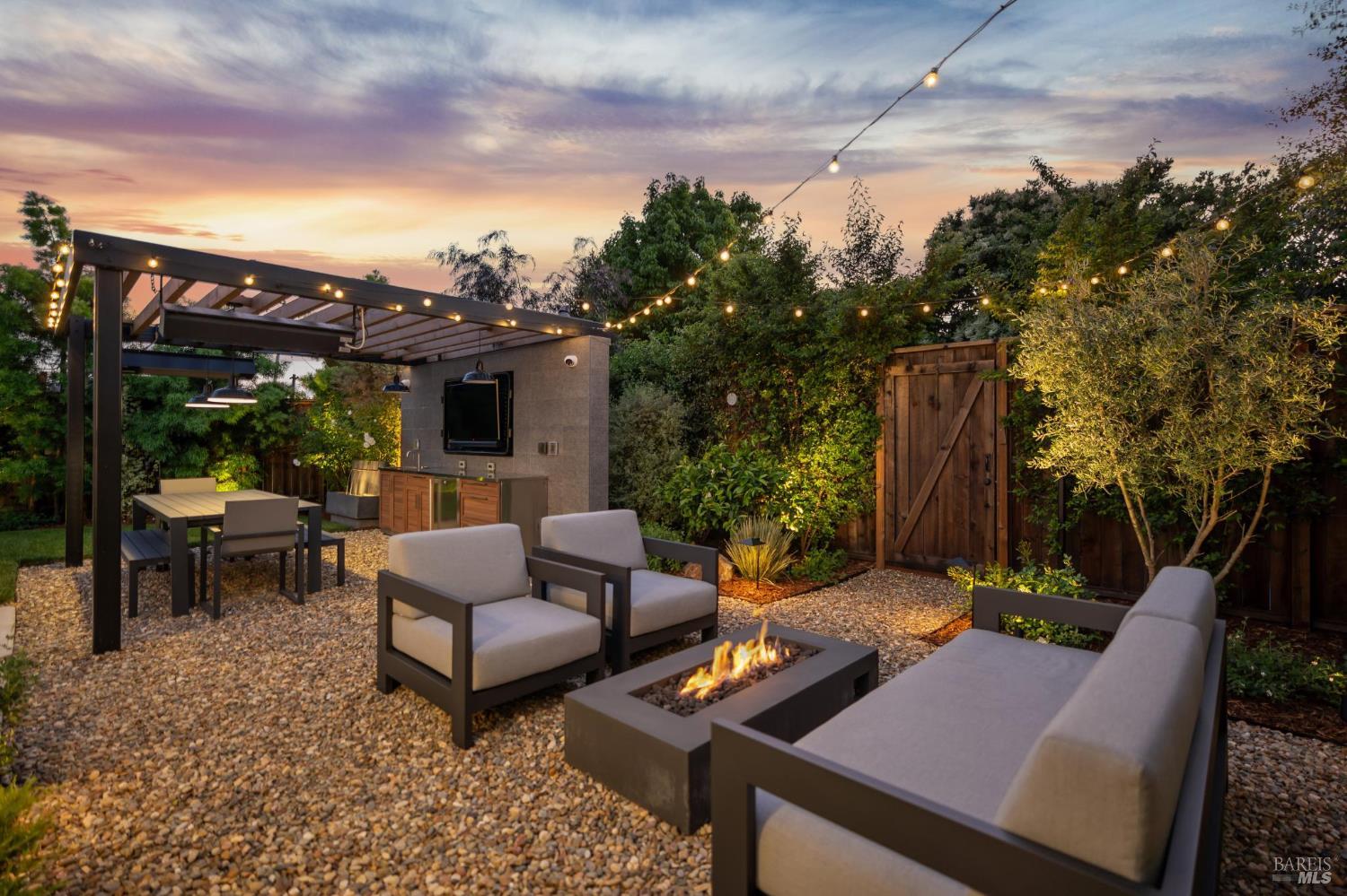 Detail Gallery Image 42 of 44 For 85 Harriet Way, Tiburon,  CA 94920 - 4 Beds | 2/1 Baths