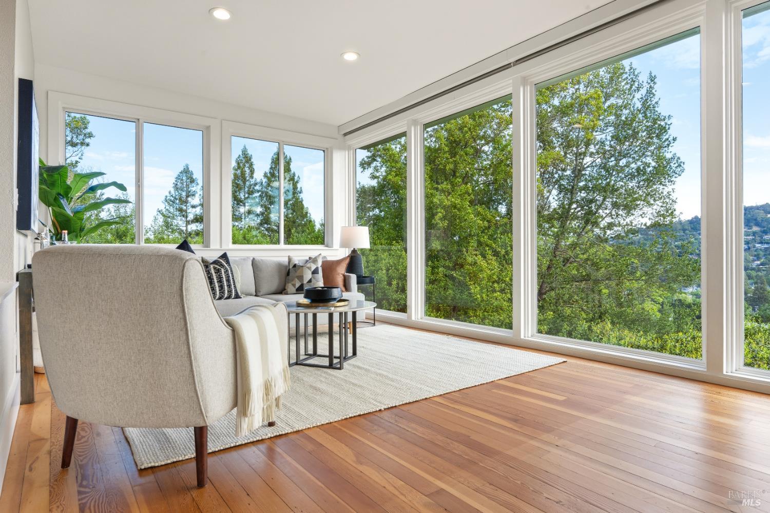 Detail Gallery Image 12 of 62 For 183 Reservoir Rd, San Rafael,  CA 94901 - 6 Beds | 6 Baths