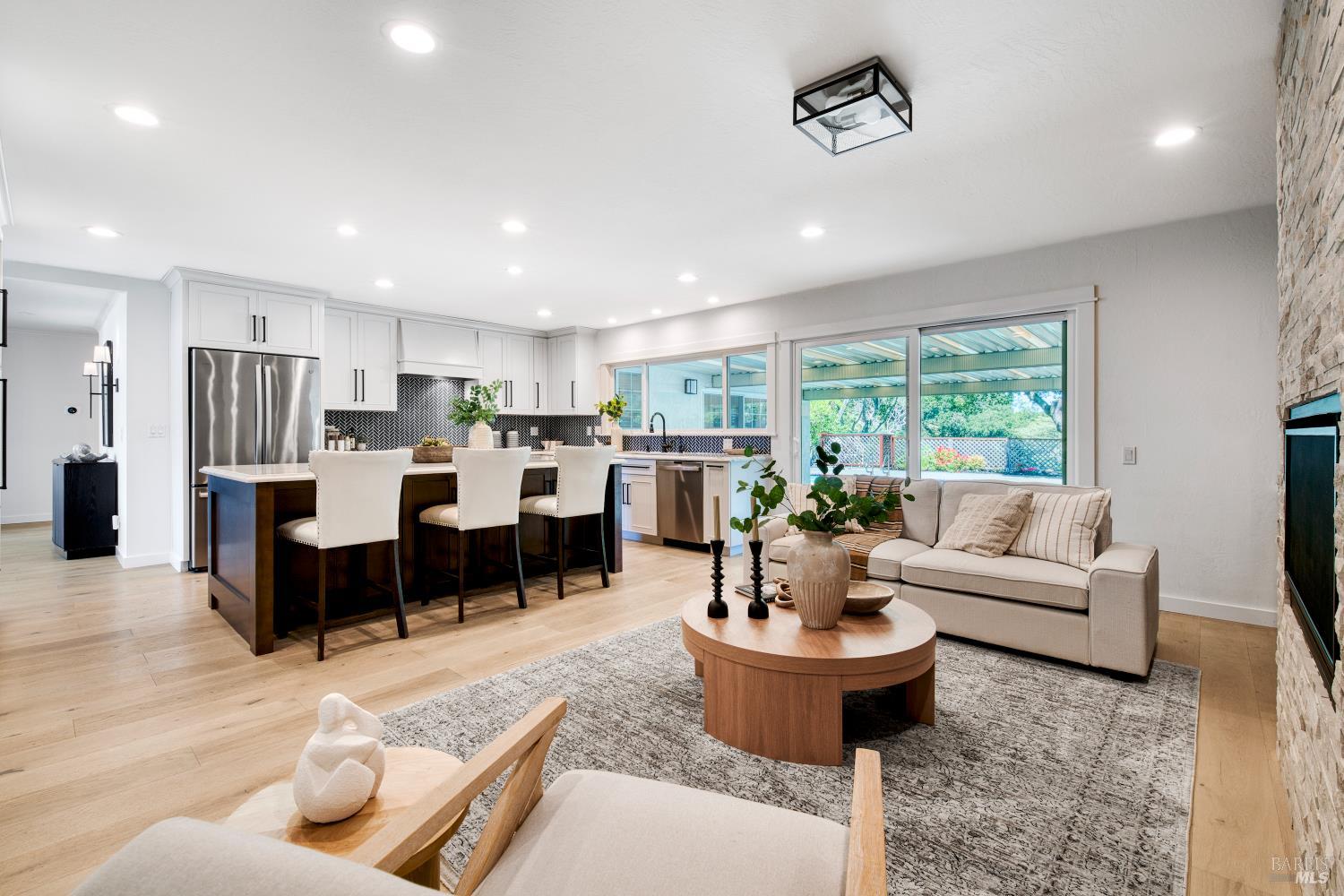 Detail Gallery Image 14 of 37 For 13 Woodland Ct, Novato,  CA 94947 - 4 Beds | 2 Baths