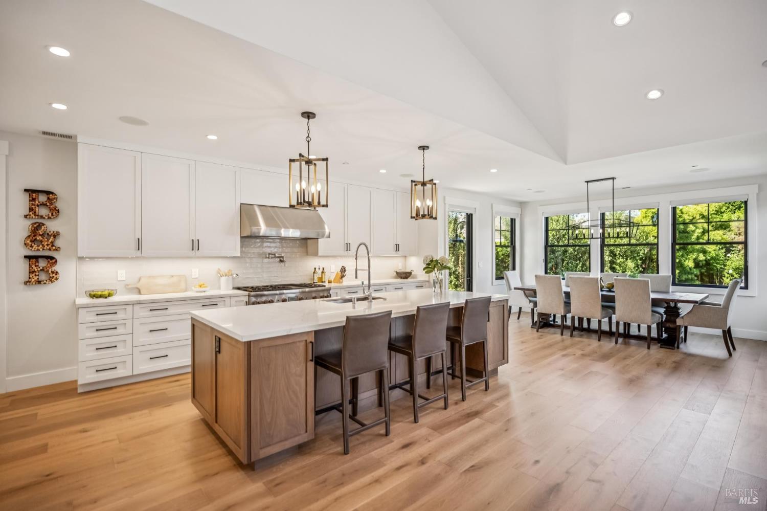 Detail Gallery Image 10 of 44 For 85 Harriet Way, Tiburon,  CA 94920 - 4 Beds | 2/1 Baths