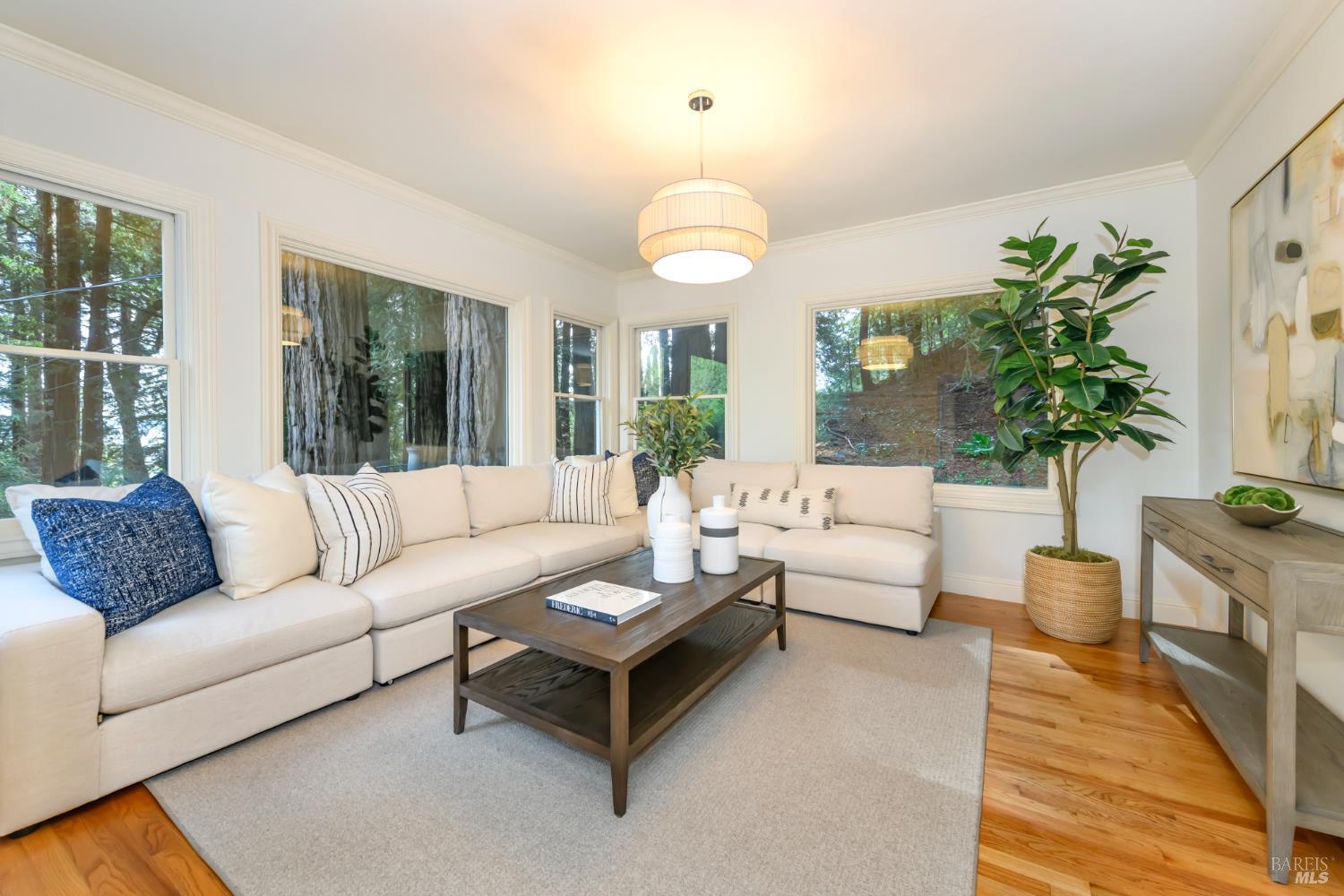 Detail Gallery Image 16 of 43 For 1065 Meadowsweet Dr, Corte Madera,  CA 94925 - 4 Beds | 3 Baths