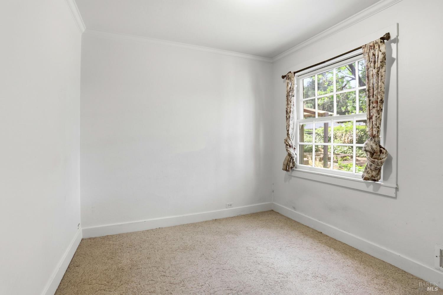 Detail Gallery Image 13 of 27 For 8 Lawrence Dr, Novato,  CA 94945 - 2 Beds | 1 Baths