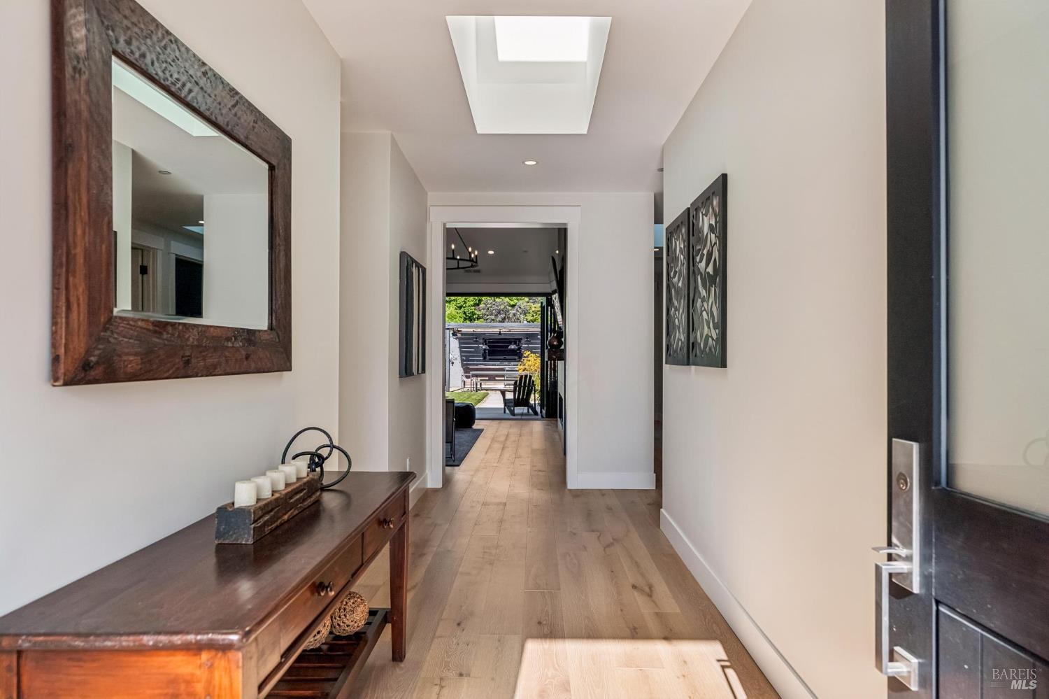 Detail Gallery Image 5 of 44 For 85 Harriet Way, Tiburon,  CA 94920 - 4 Beds | 2/1 Baths