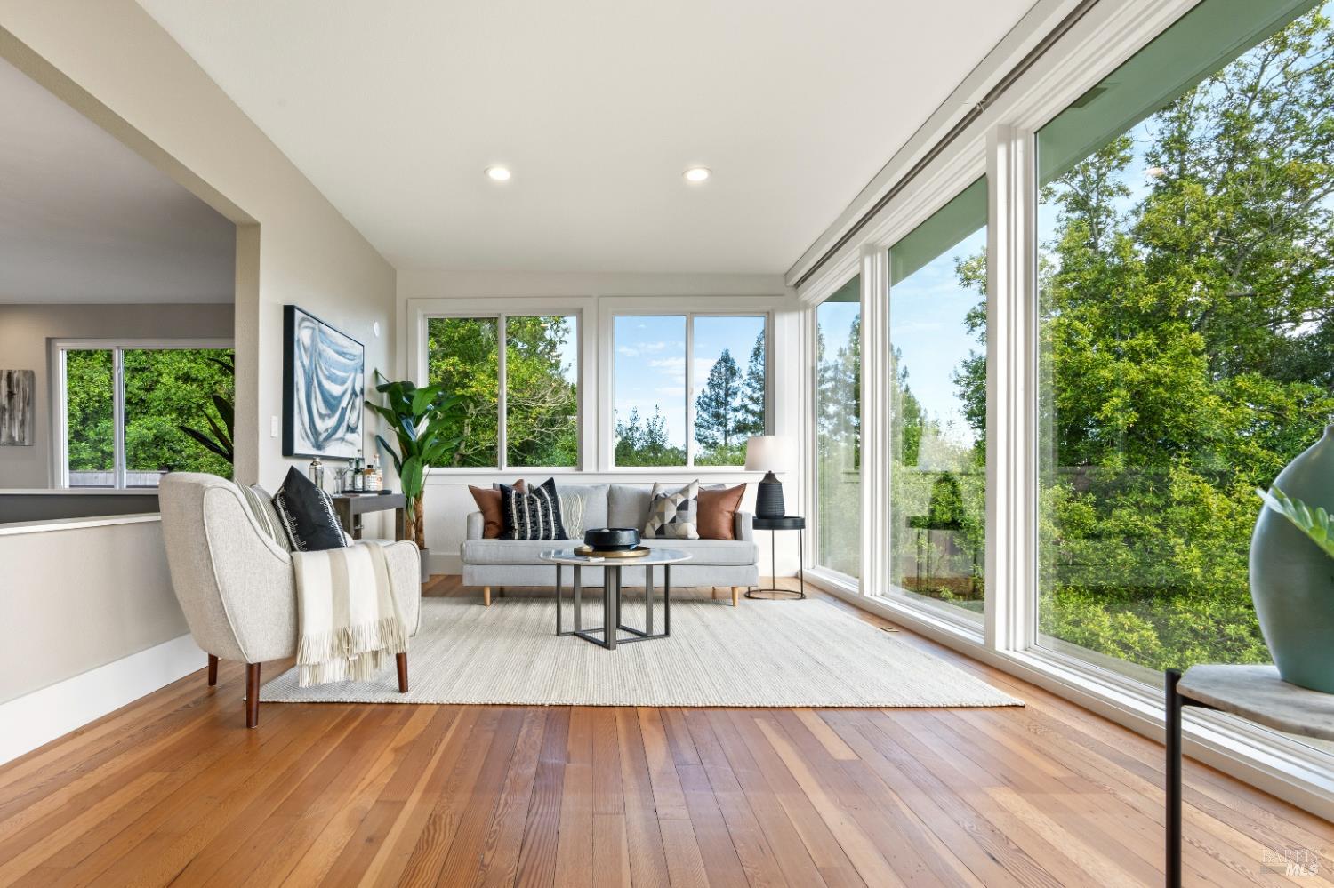 Detail Gallery Image 11 of 62 For 183 Reservoir Rd, San Rafael,  CA 94901 - 6 Beds | 6 Baths