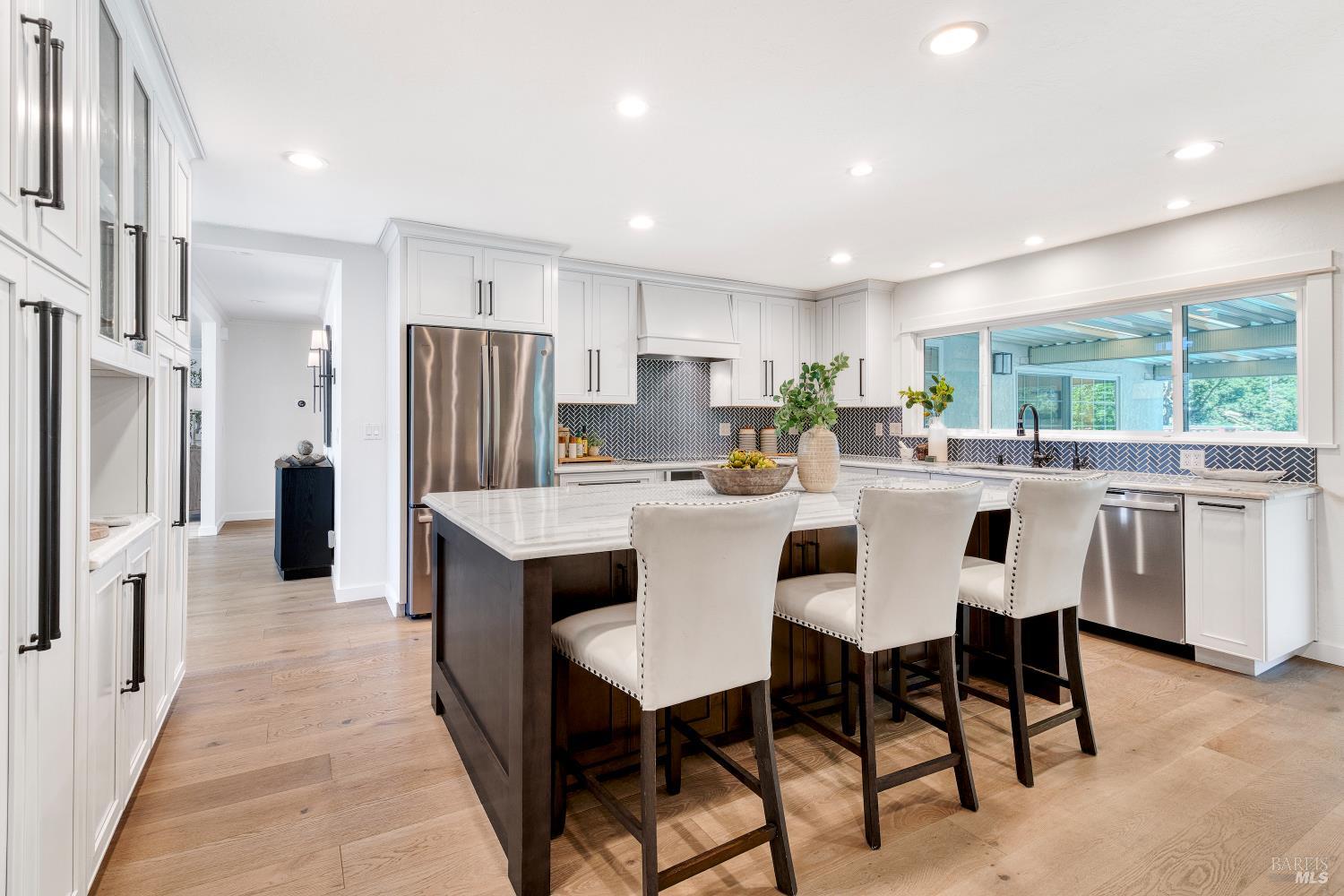 Detail Gallery Image 11 of 37 For 13 Woodland Ct, Novato,  CA 94947 - 4 Beds | 2 Baths