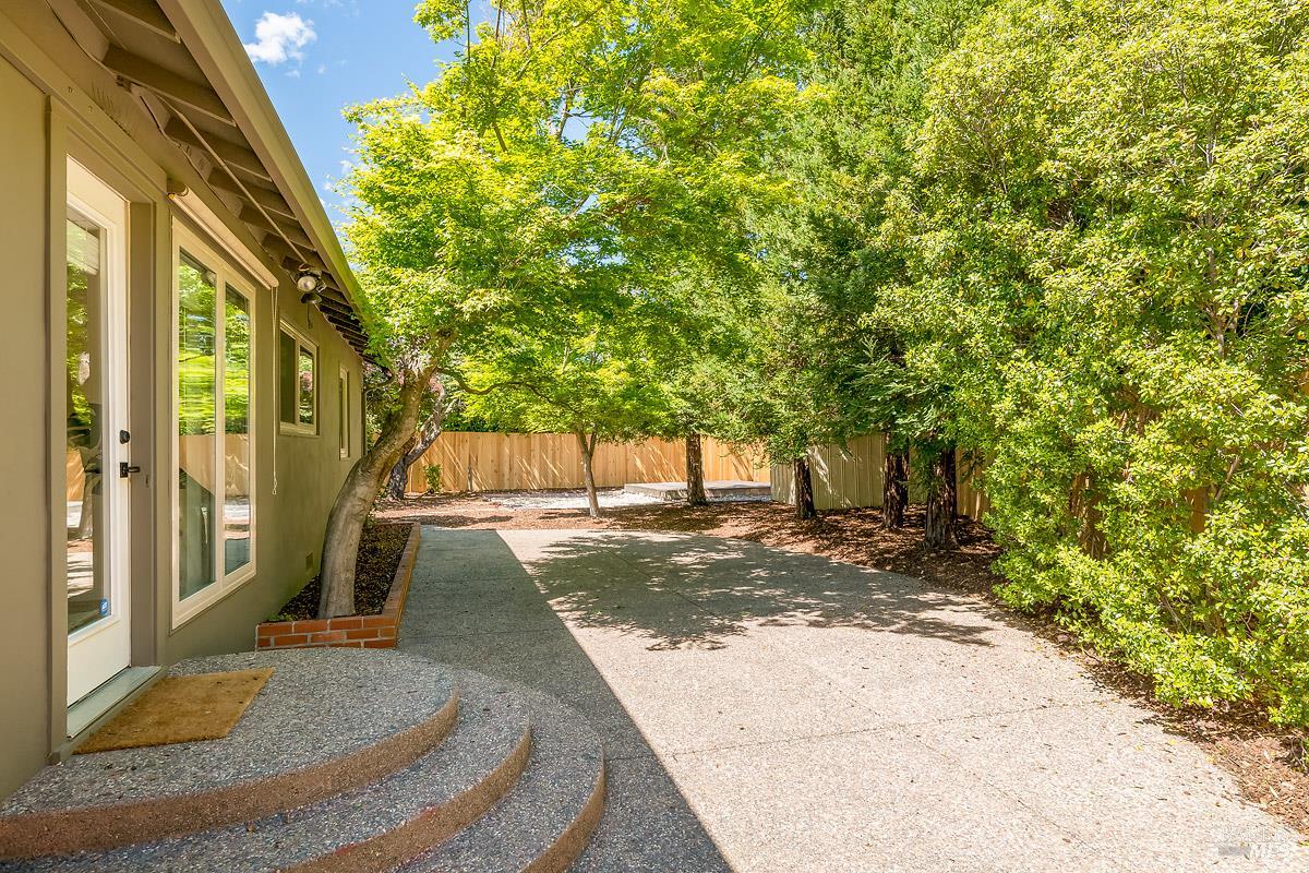 Detail Gallery Image 22 of 36 For 406 Corrillo Dr, San Rafael,  CA 94903 - 3 Beds | 2 Baths