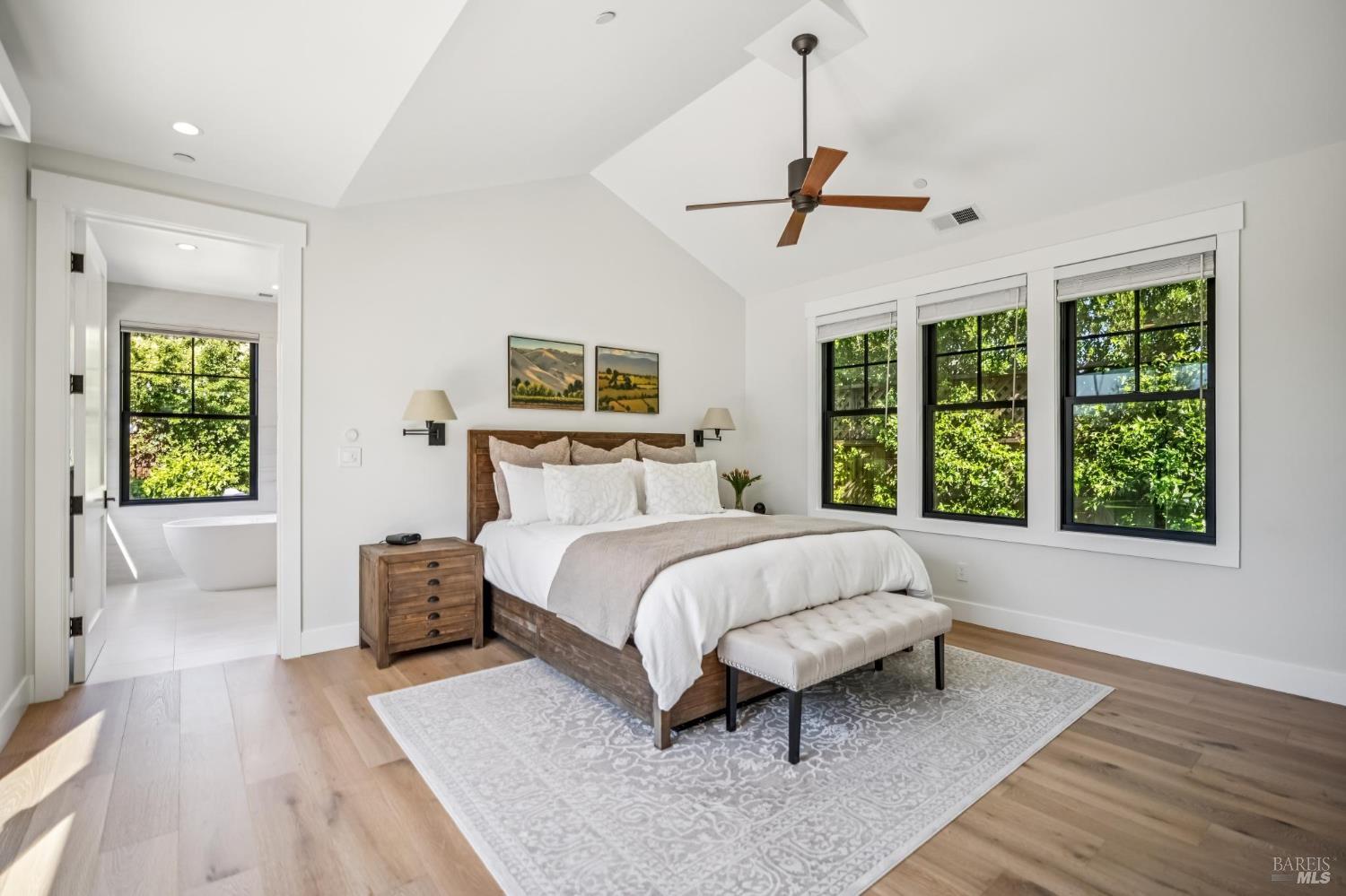 Detail Gallery Image 19 of 44 For 85 Harriet Way, Tiburon,  CA 94920 - 4 Beds | 2/1 Baths