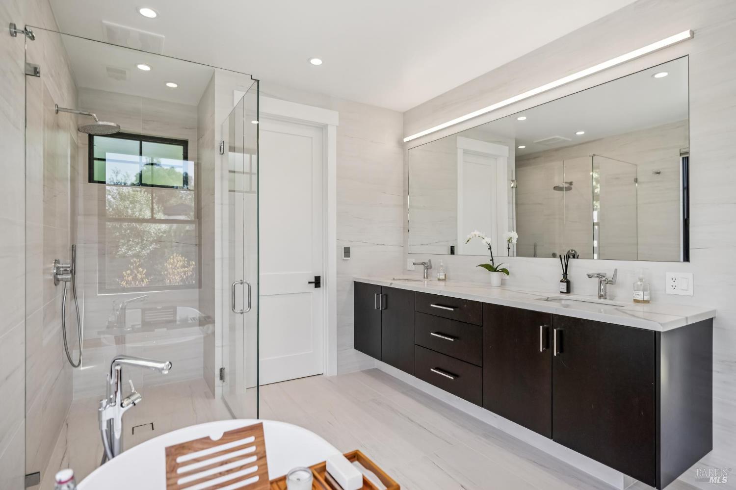 Detail Gallery Image 21 of 44 For 85 Harriet Way, Tiburon,  CA 94920 - 4 Beds | 2/1 Baths