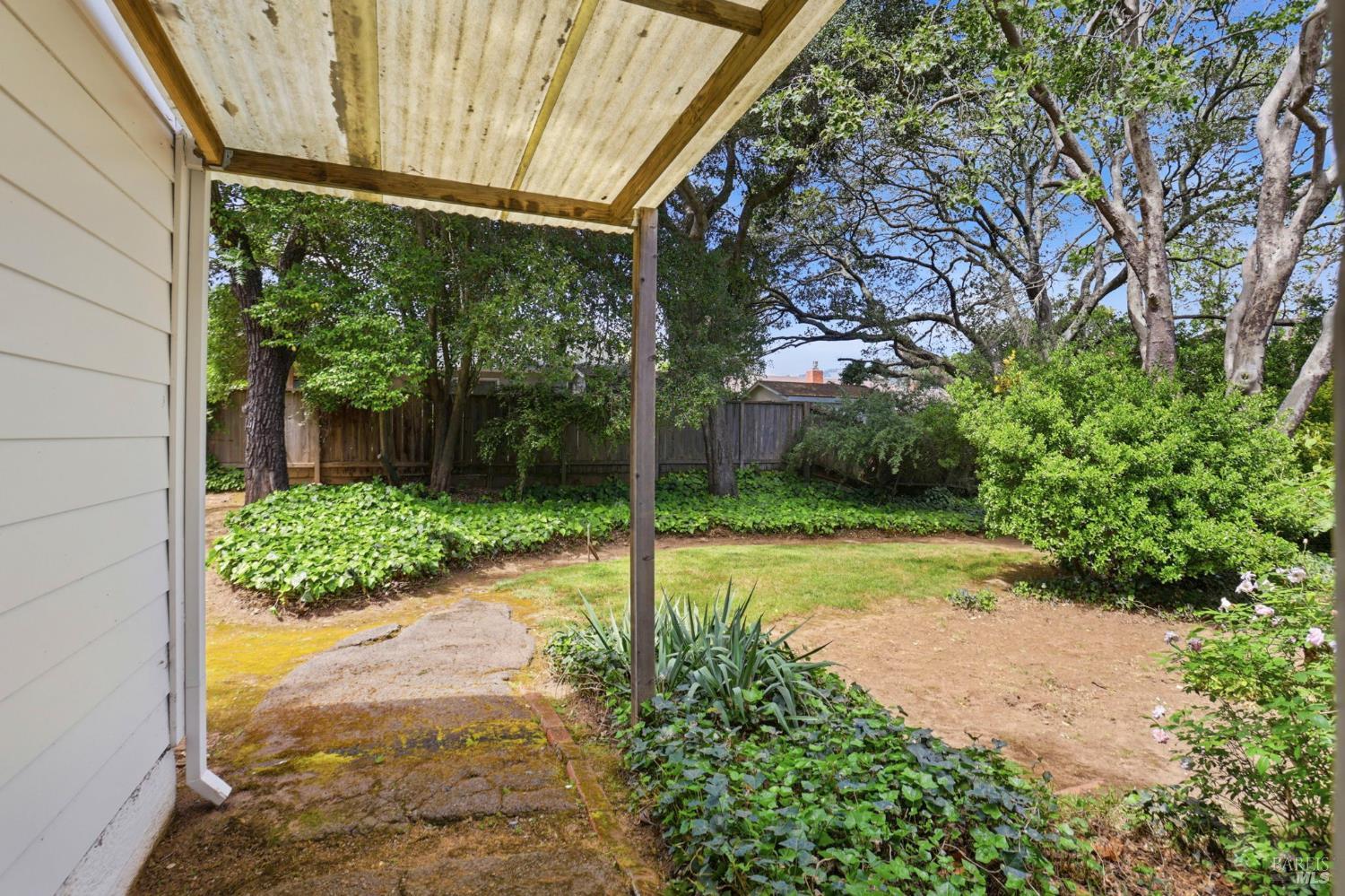 Detail Gallery Image 20 of 27 For 8 Lawrence Dr, Novato,  CA 94945 - 2 Beds | 1 Baths