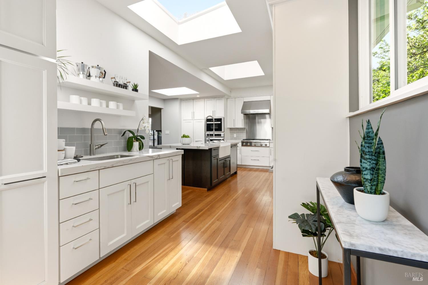 Detail Gallery Image 22 of 62 For 183 Reservoir Rd, San Rafael,  CA 94901 - 6 Beds | 6 Baths