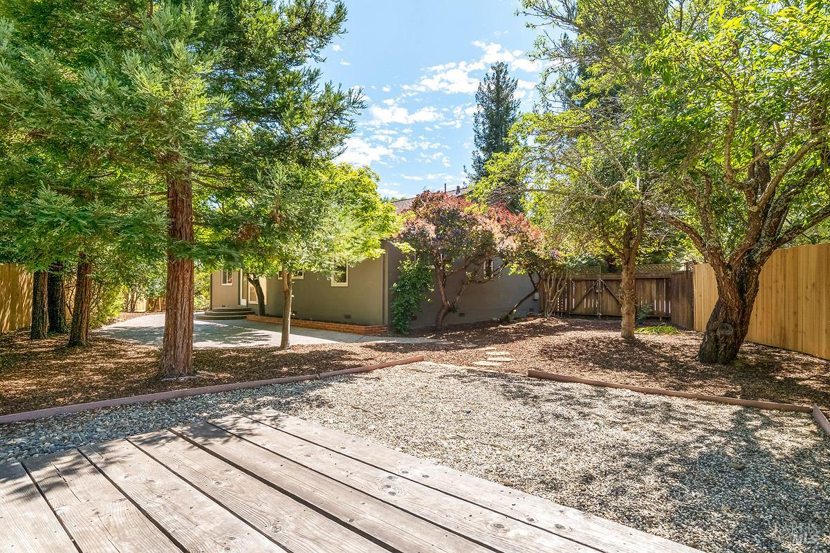 Detail Gallery Image 26 of 36 For 406 Corrillo Dr, San Rafael,  CA 94903 - 3 Beds | 2 Baths