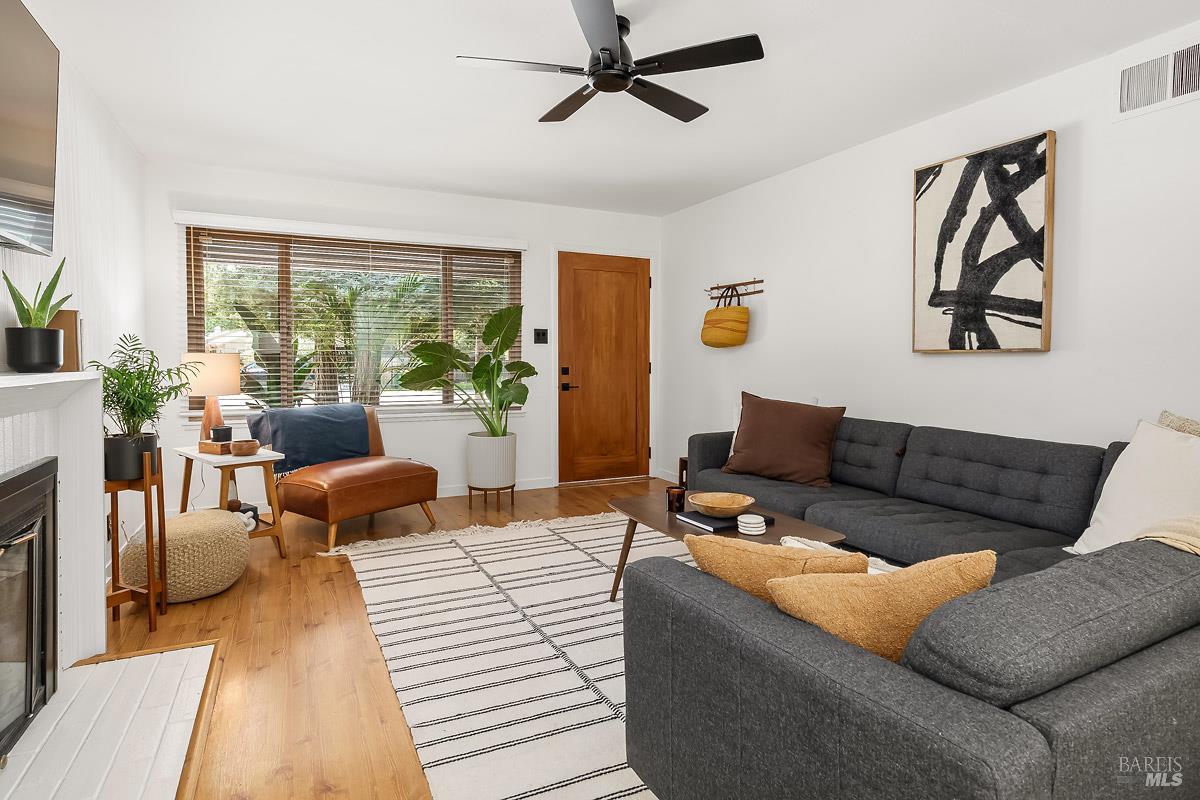 Detail Gallery Image 6 of 36 For 406 Corrillo Dr, San Rafael,  CA 94903 - 3 Beds | 2 Baths