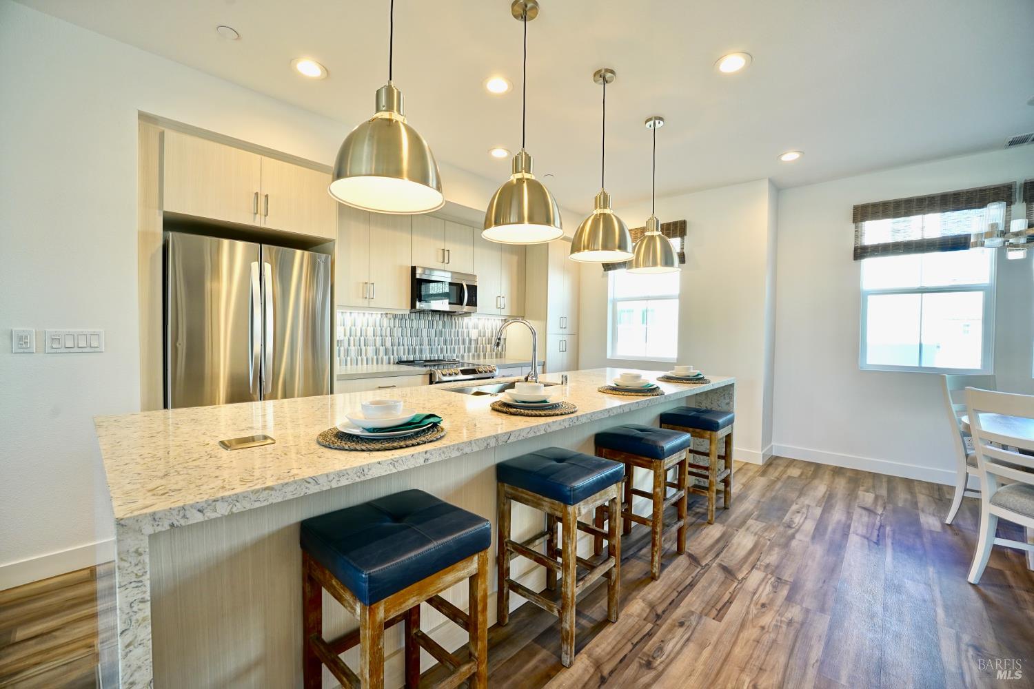 Detail Gallery Image 13 of 28 For 106 Rockview Rd, Novato,  CA 94949 - 3 Beds | 3/1 Baths