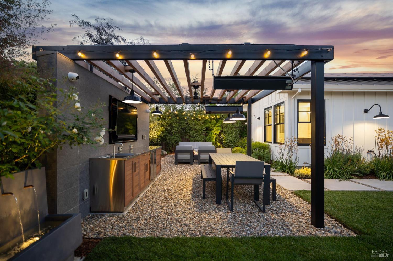 Detail Gallery Image 40 of 44 For 85 Harriet Way, Tiburon,  CA 94920 - 4 Beds | 2/1 Baths