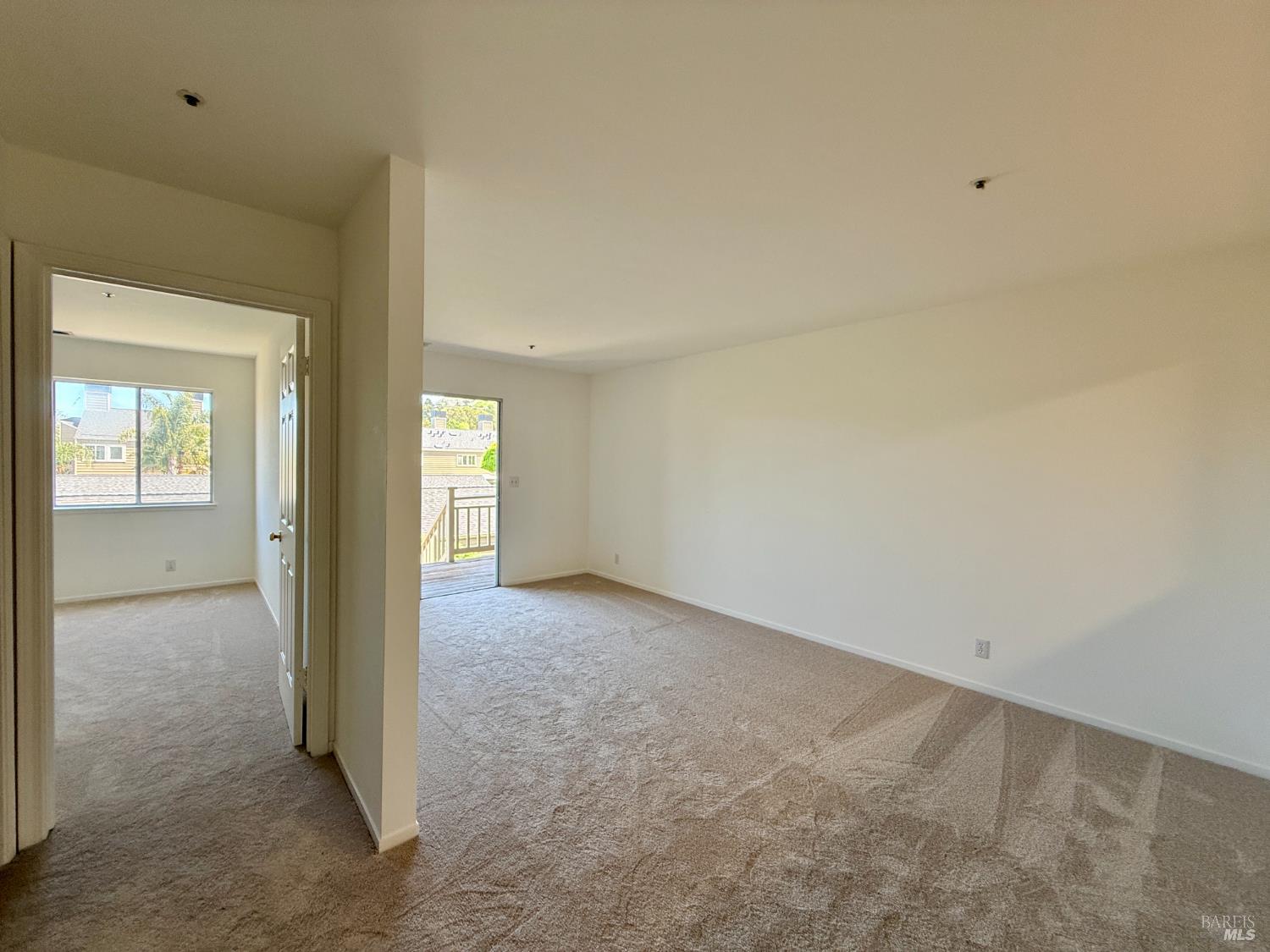 Detail Gallery Image 4 of 12 For 77 Parkview Cir, Corte Madera,  CA 94925 - 2 Beds | 1 Baths