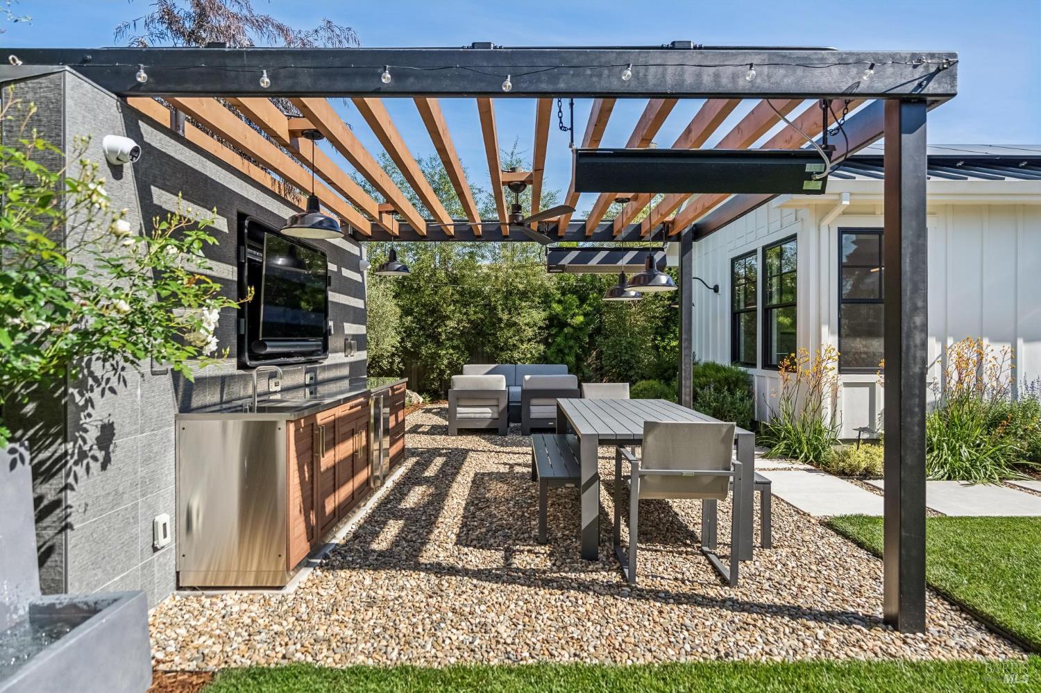 Detail Gallery Image 31 of 44 For 85 Harriet Way, Tiburon,  CA 94920 - 4 Beds | 2/1 Baths