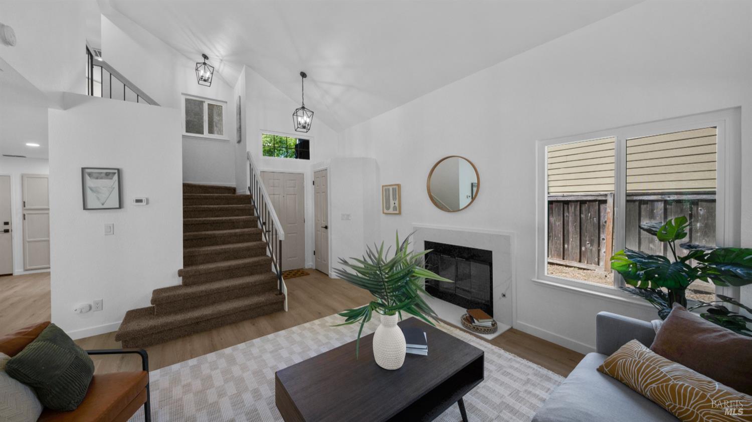 Detail Gallery Image 8 of 30 For 873 Knights Cir, Vallejo,  CA 94591 - 3 Beds | 2/1 Baths