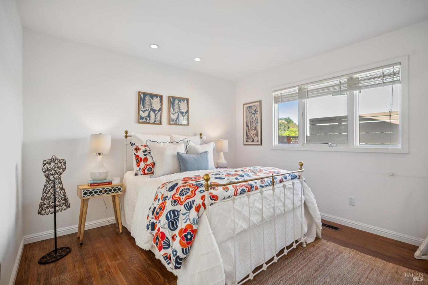 Detail Gallery Image 33 of 48 For 497 Fairway Dr, Novato,  CA 94949 - 4 Beds | 2 Baths