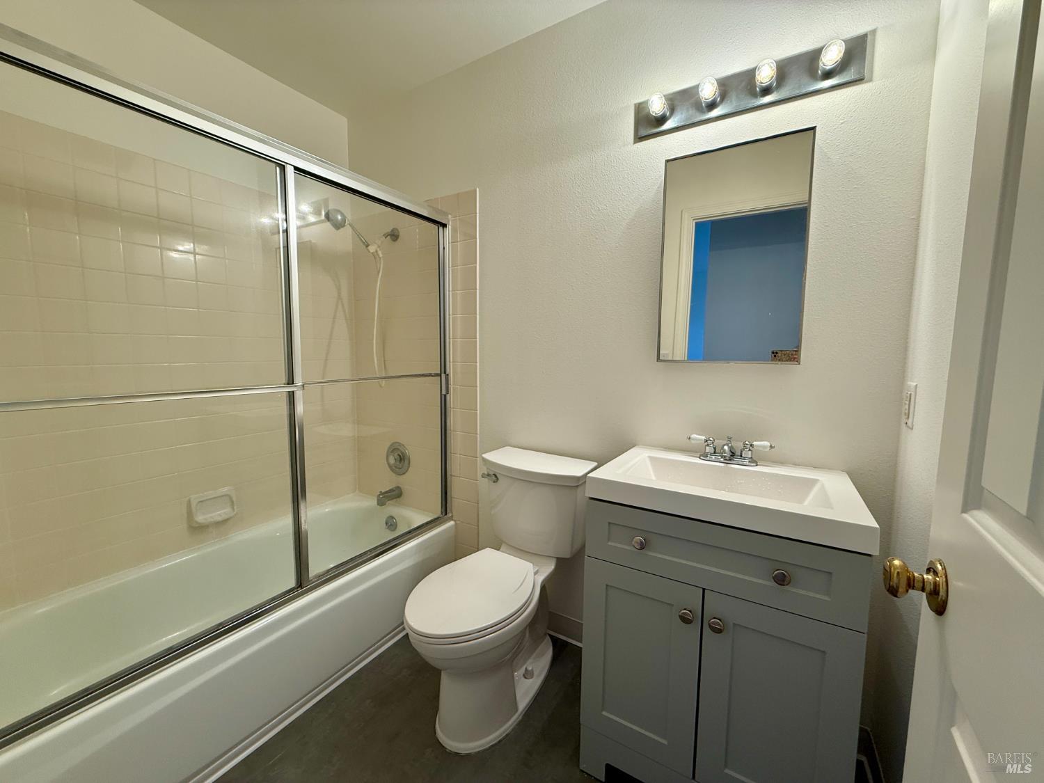 Detail Gallery Image 11 of 12 For 77 Parkview Cir, Corte Madera,  CA 94925 - 2 Beds | 1 Baths