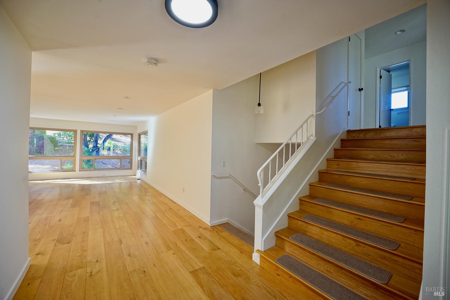 Detail Gallery Image 14 of 28 For 106 Rockview Rd, Novato,  CA 94949 - 3 Beds | 3/1 Baths