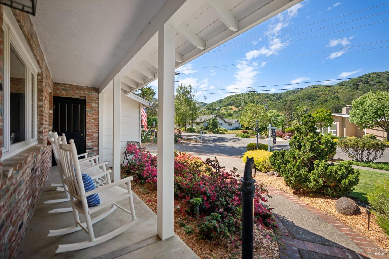 Detail Gallery Image 5 of 48 For 497 Fairway Dr, Novato,  CA 94949 - 4 Beds | 2 Baths