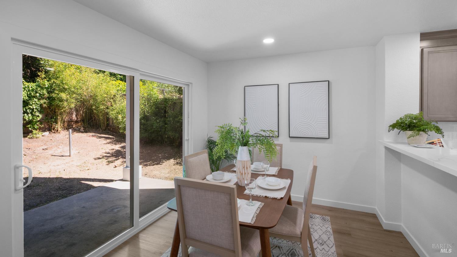 Detail Gallery Image 11 of 30 For 873 Knights Cir, Vallejo,  CA 94591 - 3 Beds | 2/1 Baths