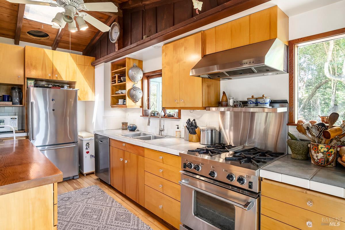 Detail Gallery Image 15 of 62 For 68 Wreden Ave, Fairfax,  CA 94930 - 2 Beds | 2 Baths