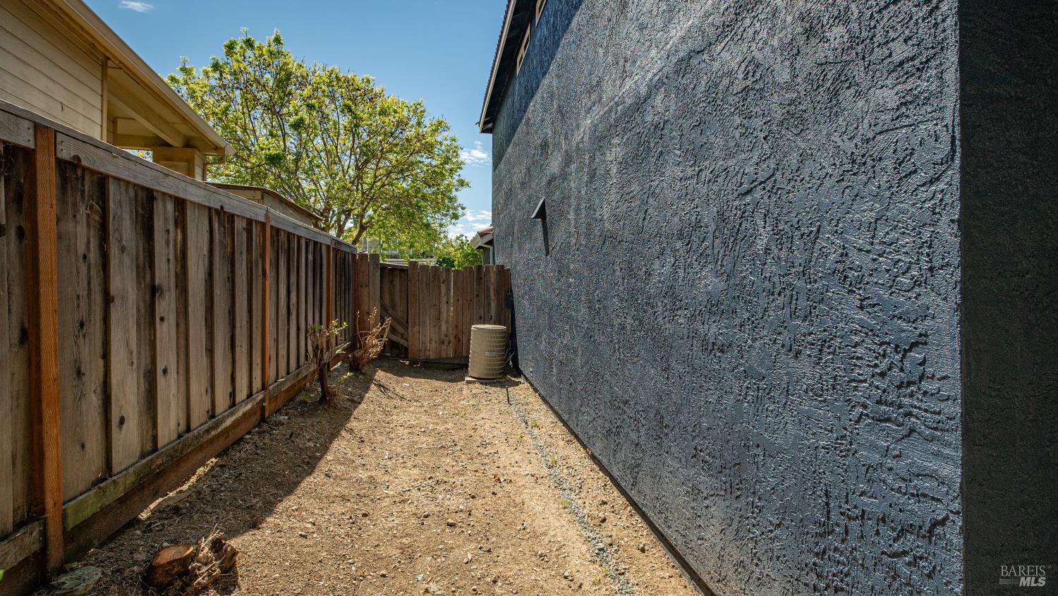 Detail Gallery Image 30 of 30 For 873 Knights Cir, Vallejo,  CA 94591 - 3 Beds | 2/1 Baths