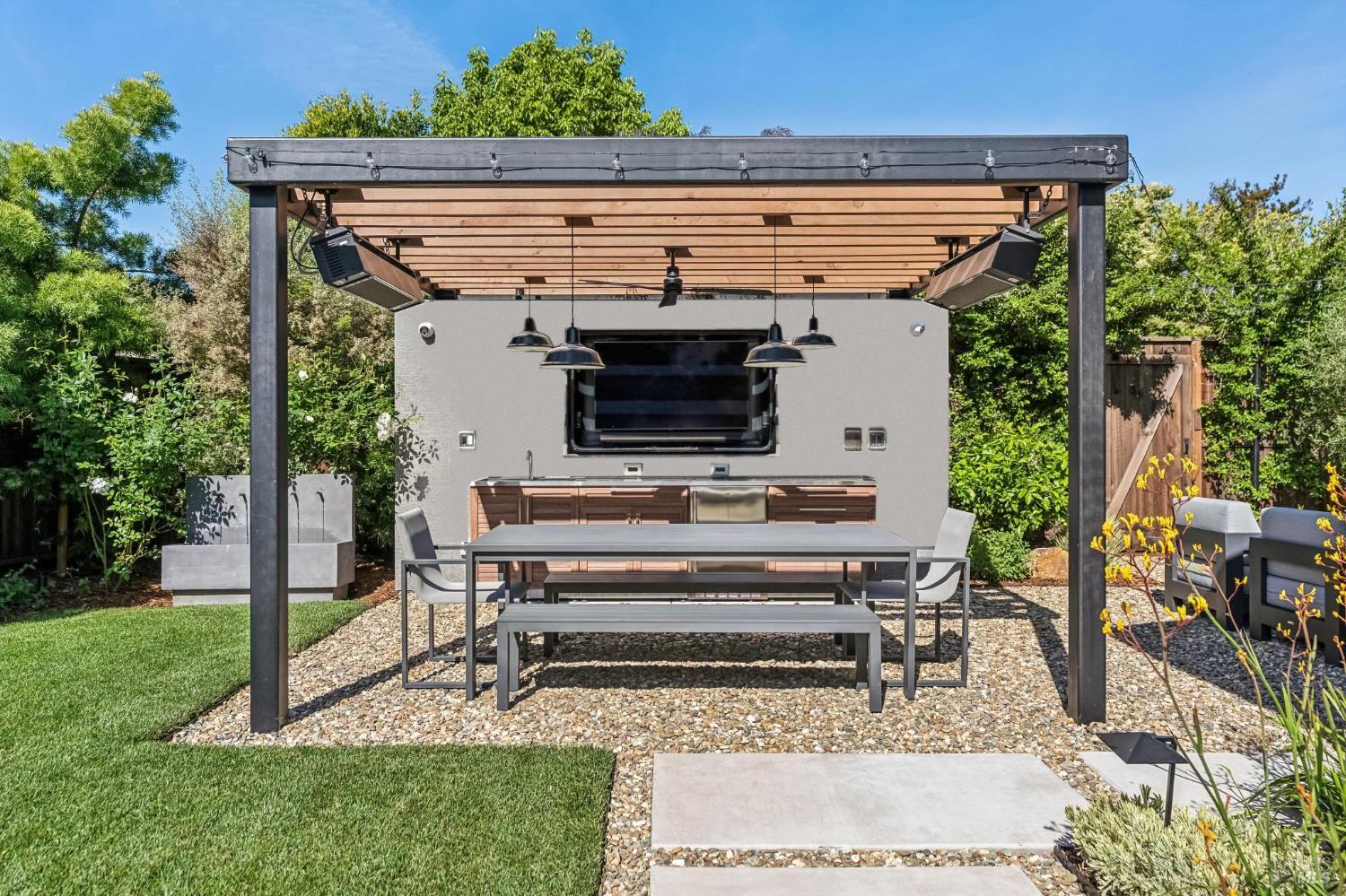 Detail Gallery Image 30 of 44 For 85 Harriet Way, Tiburon,  CA 94920 - 4 Beds | 2/1 Baths