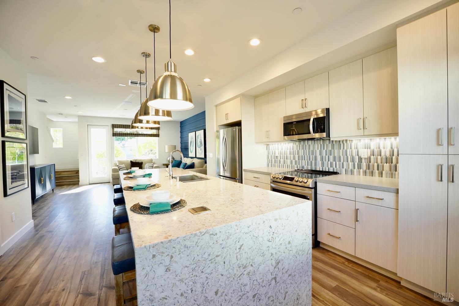 Detail Gallery Image 16 of 28 For 106 Rockview Rd, Novato,  CA 94949 - 3 Beds | 3/1 Baths