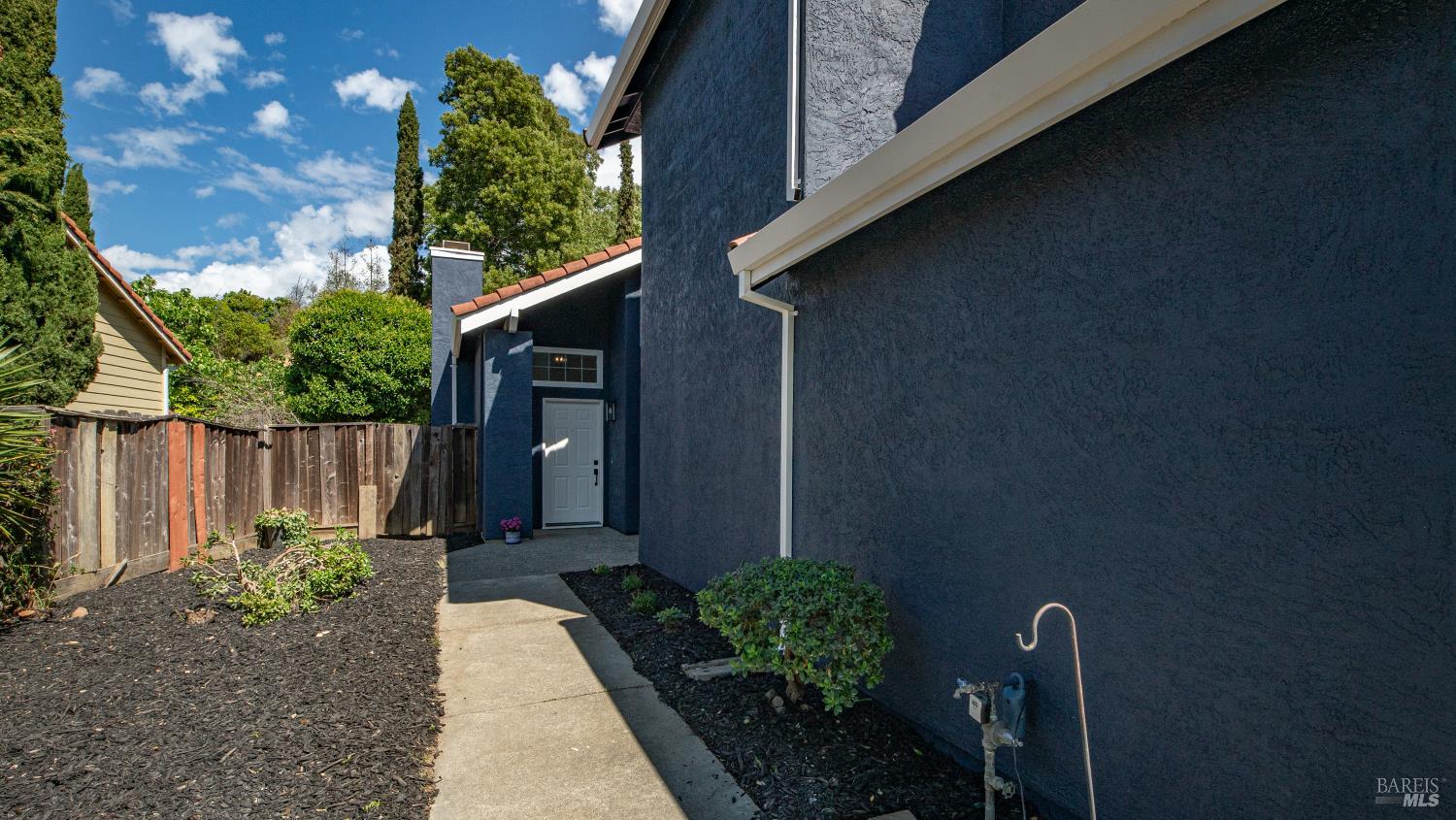 Detail Gallery Image 5 of 30 For 873 Knights Cir, Vallejo,  CA 94591 - 3 Beds | 2/1 Baths