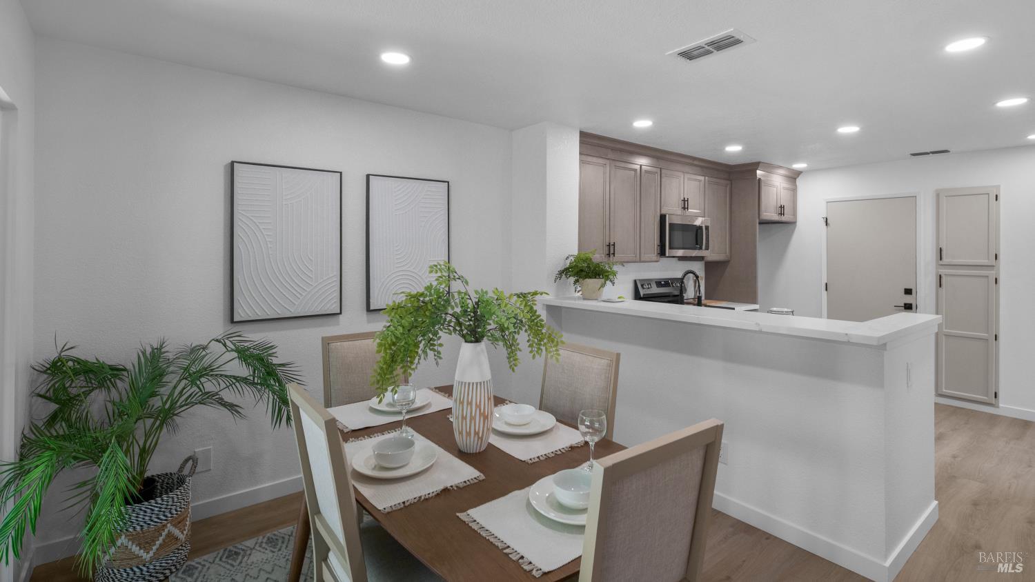 Detail Gallery Image 12 of 30 For 873 Knights Cir, Vallejo,  CA 94591 - 3 Beds | 2/1 Baths