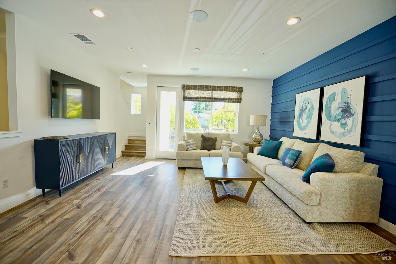 Detail Gallery Image 17 of 28 For 106 Rockview Rd, Novato,  CA 94949 - 3 Beds | 3/1 Baths