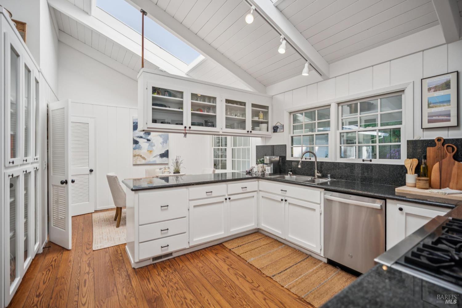 Detail Gallery Image 21 of 48 For 497 Fairway Dr, Novato,  CA 94949 - 4 Beds | 2 Baths