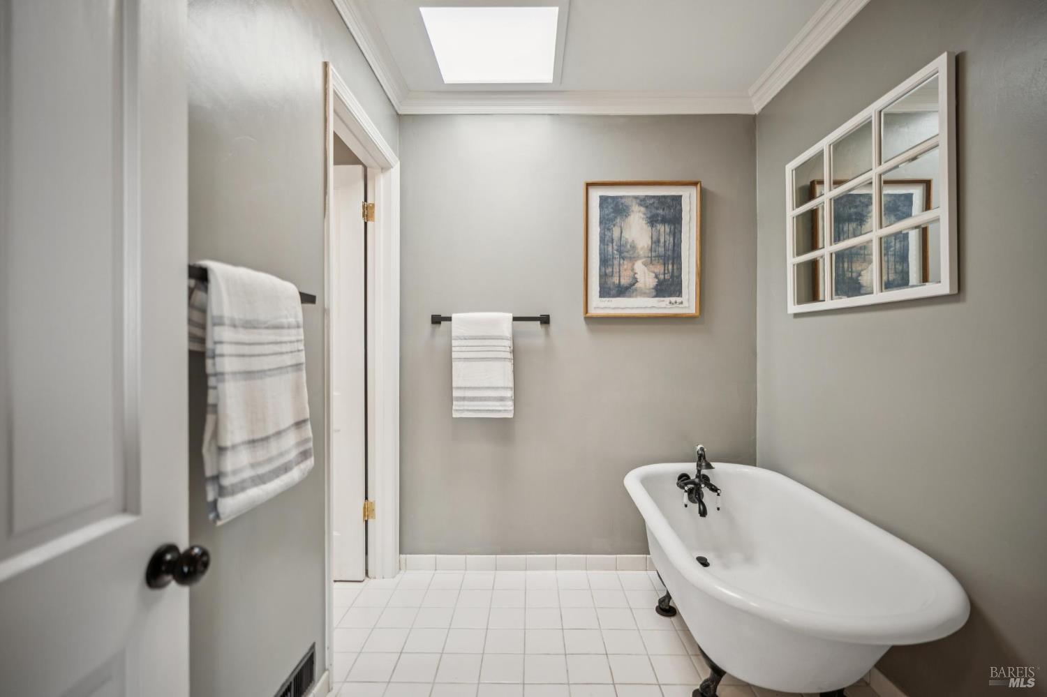 Detail Gallery Image 39 of 48 For 497 Fairway Dr, Novato,  CA 94949 - 4 Beds | 2 Baths