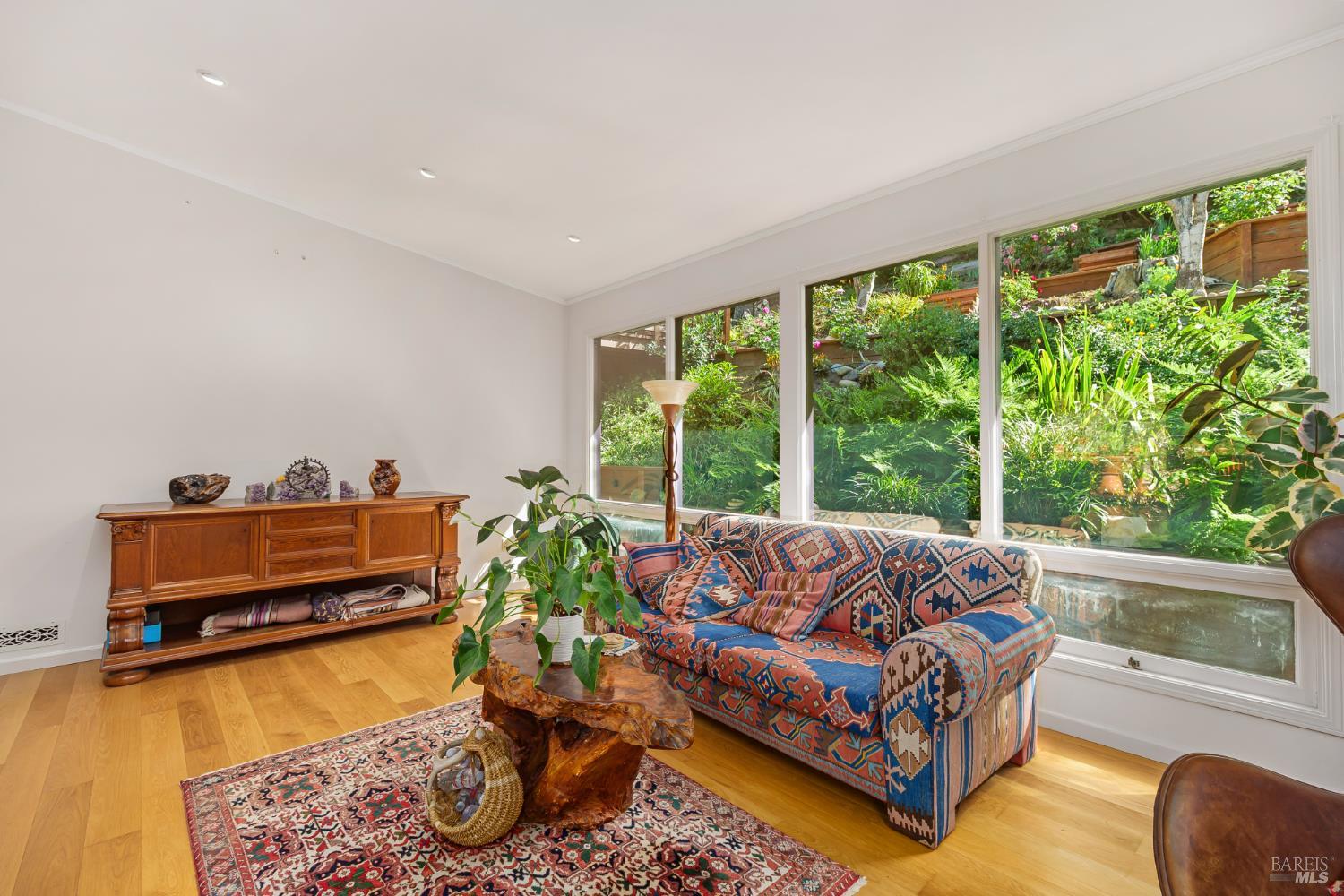 Detail Gallery Image 8 of 27 For 244 Manor Dr, Mill Valley,  CA 94941 - 3 Beds | 2 Baths