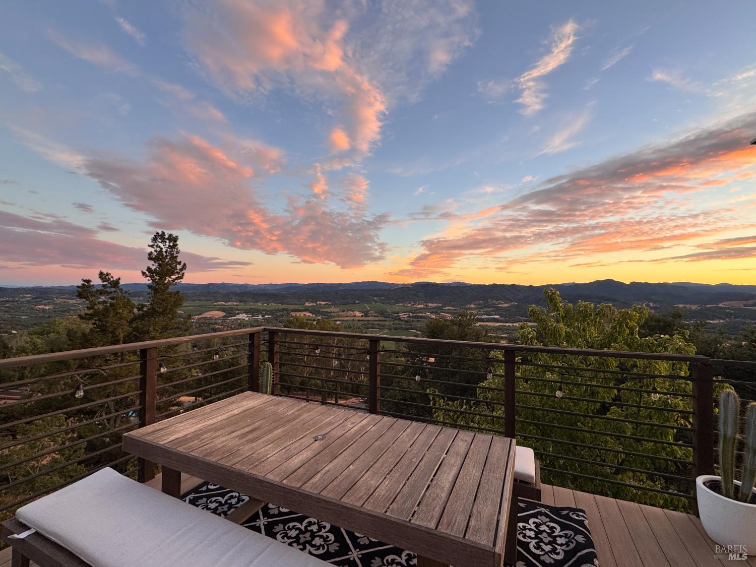 Detail Gallery Image 14 of 44 For 1163 Mountain Pine Rd, Cloverdale,  CA 95425 - 3 Beds | 3/1 Baths